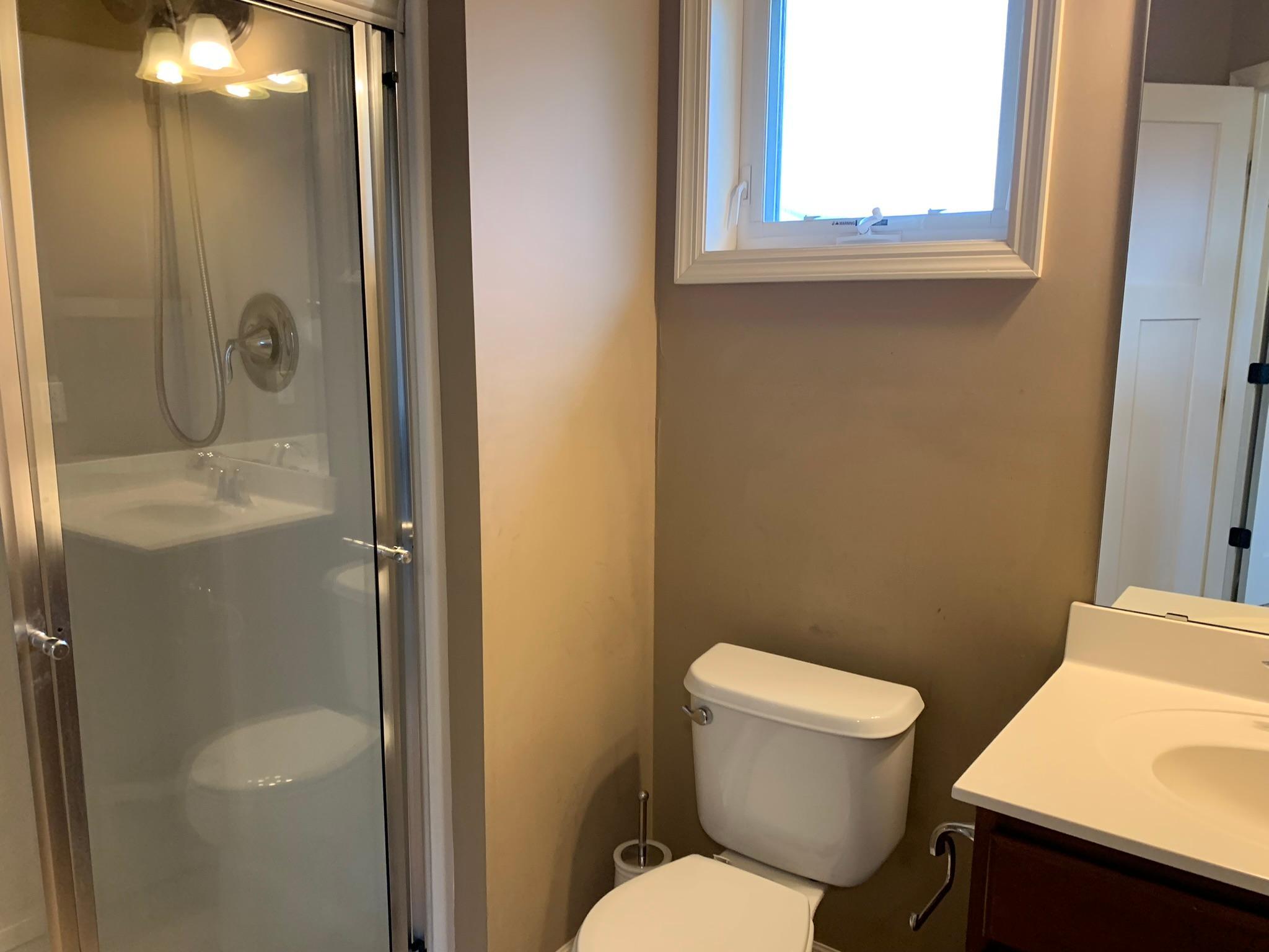 27 - Upper level 2nd BR bath.JPEG