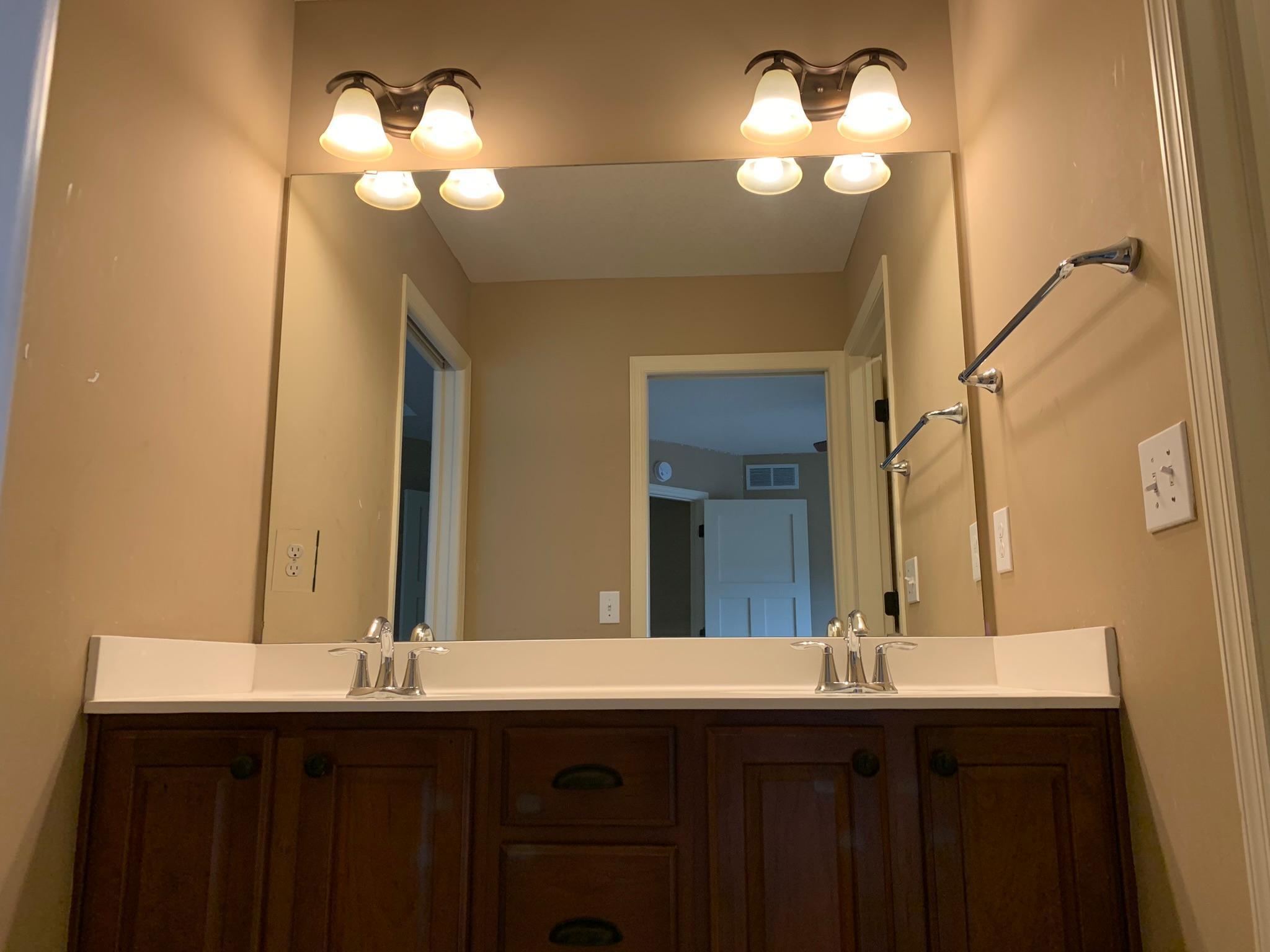 30 - Upper level 3rd Bath - dual sinks.JPEG