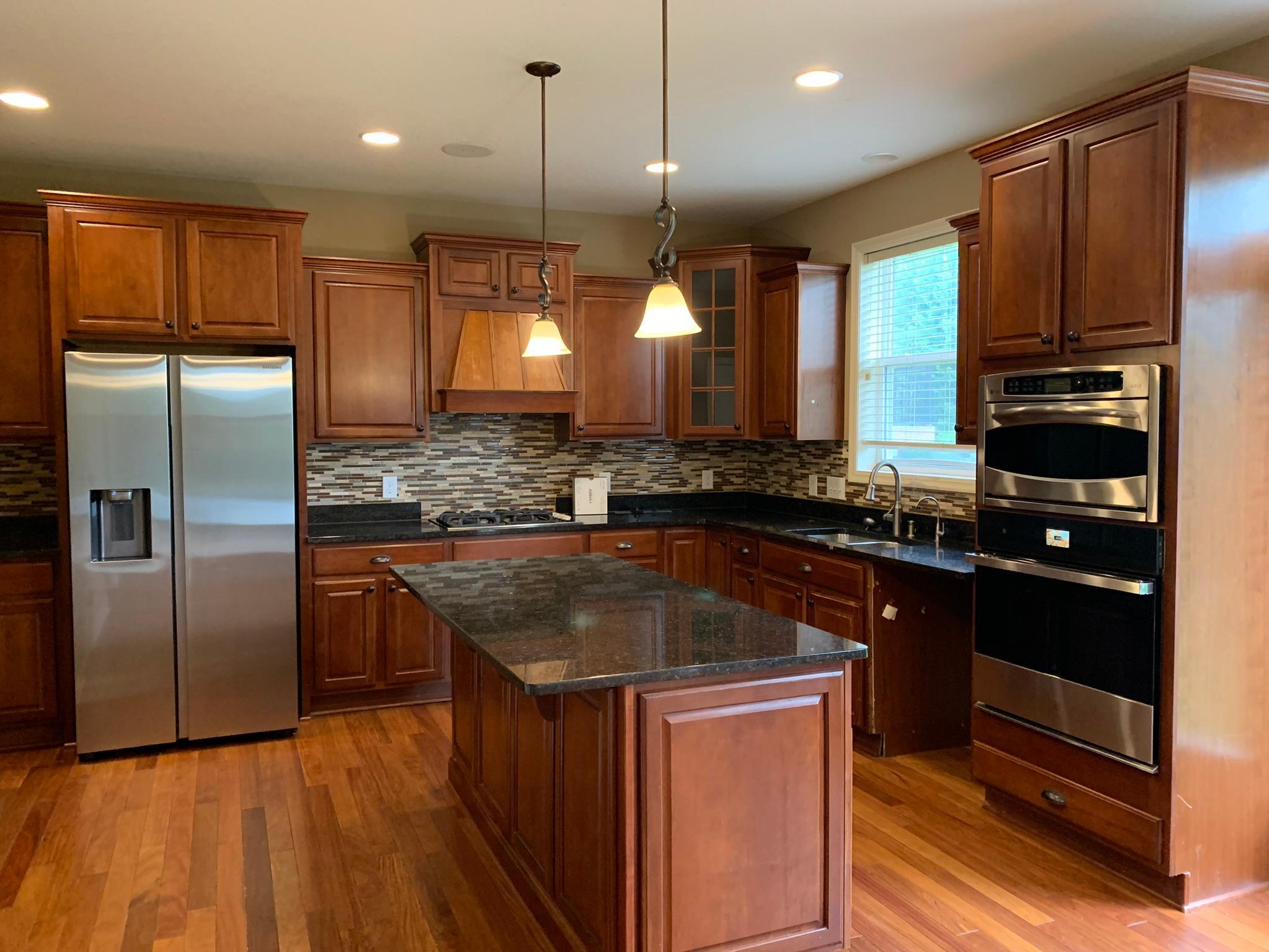 11 - Large kitchen with granite countertops and SS appliances.JPEG