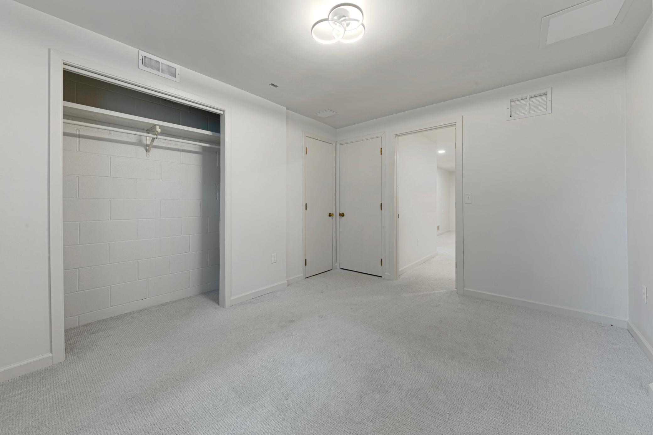 34 main bedroom_lower.jpg