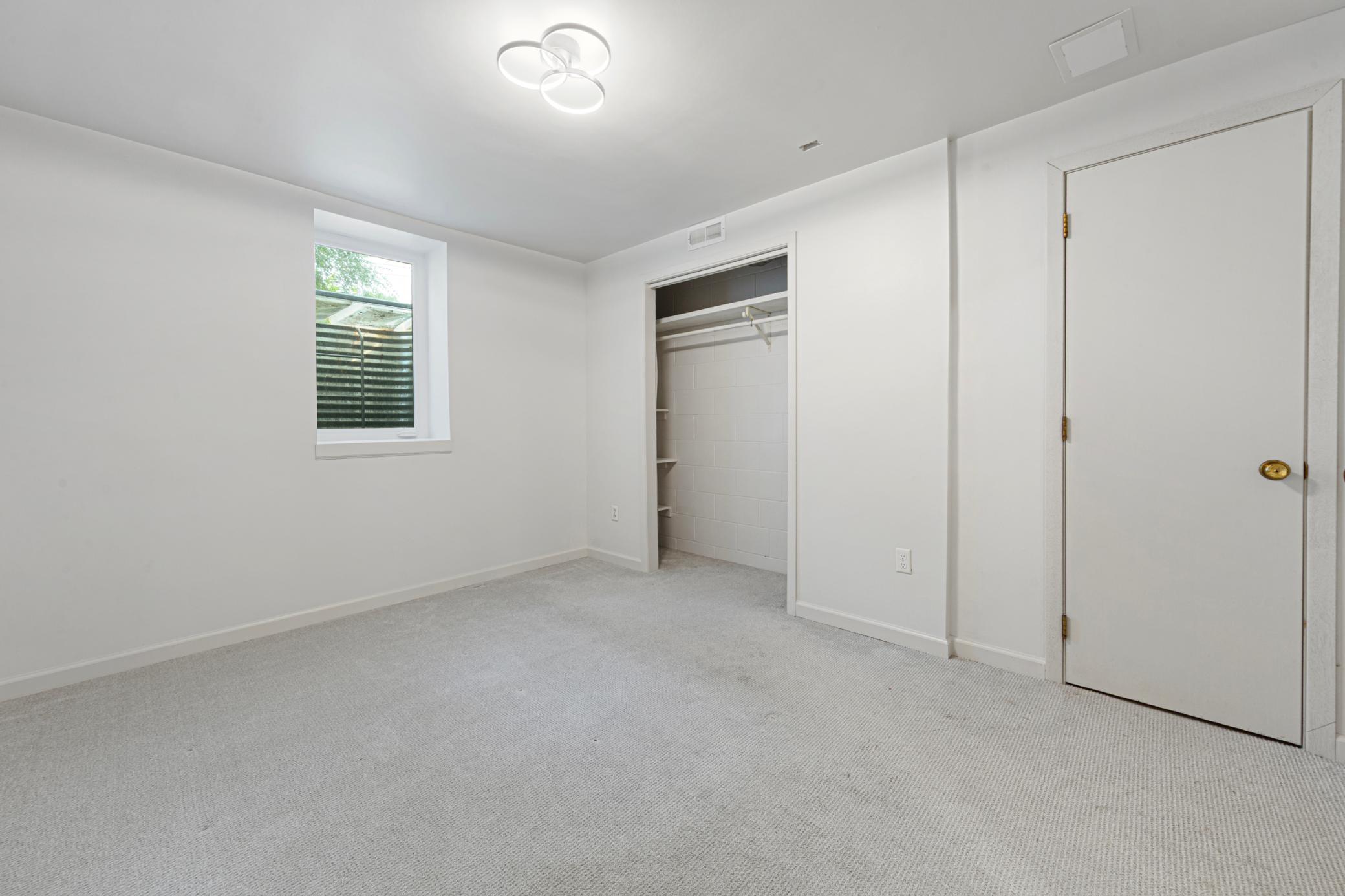 33 main bedroom_lower.jpg