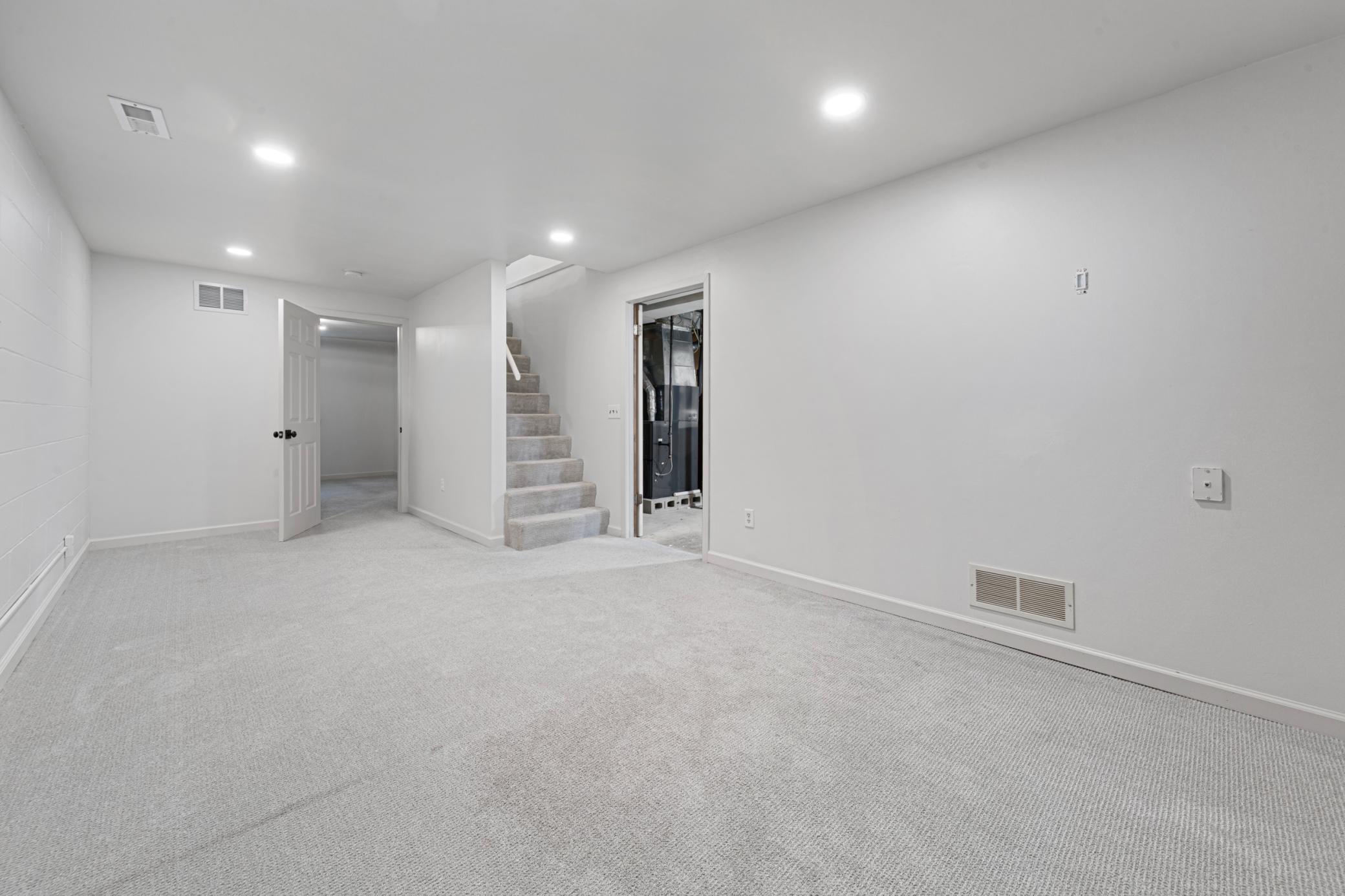 32 family room_lower.jpg