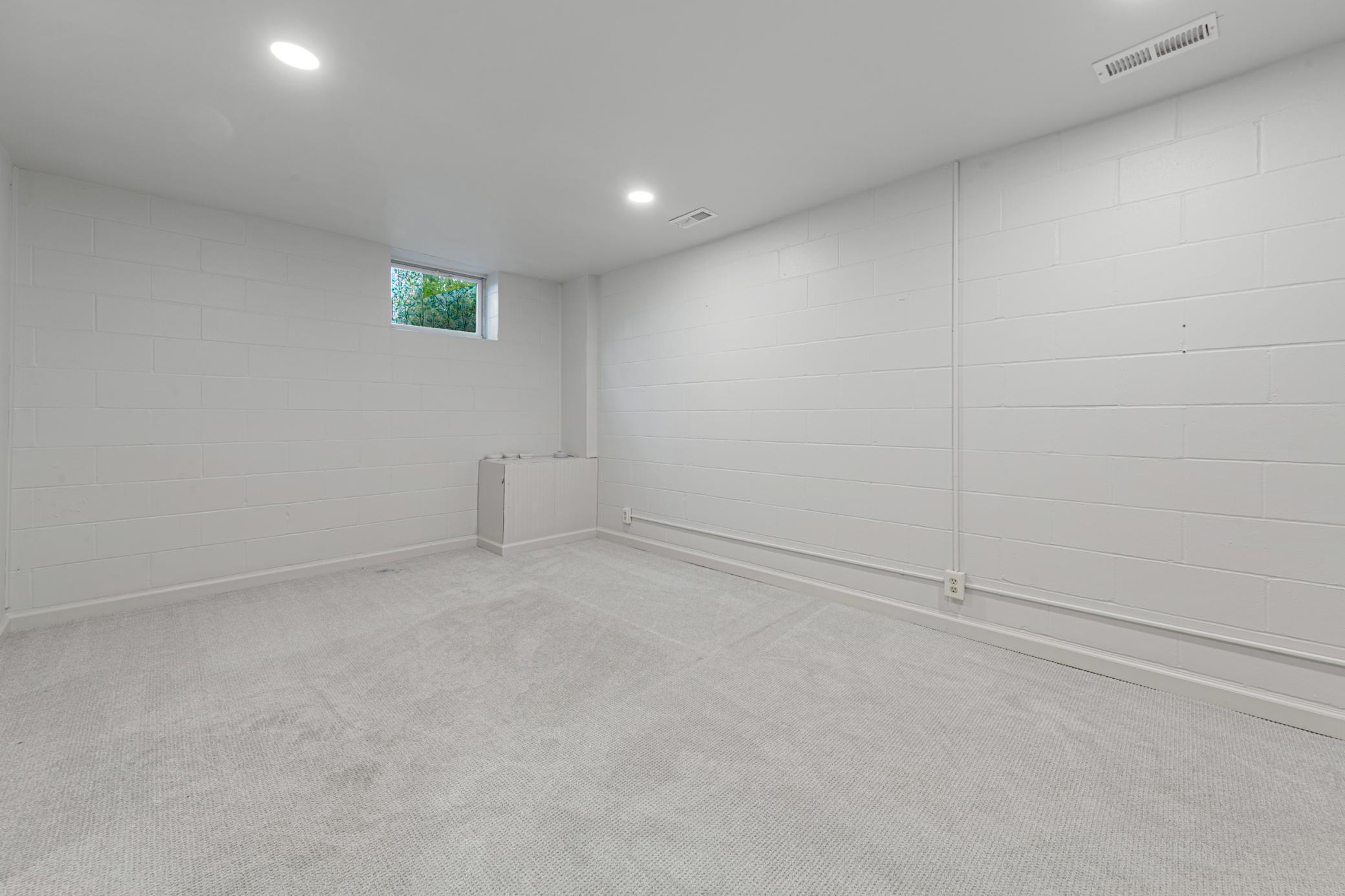 30 family room_lower.jpg