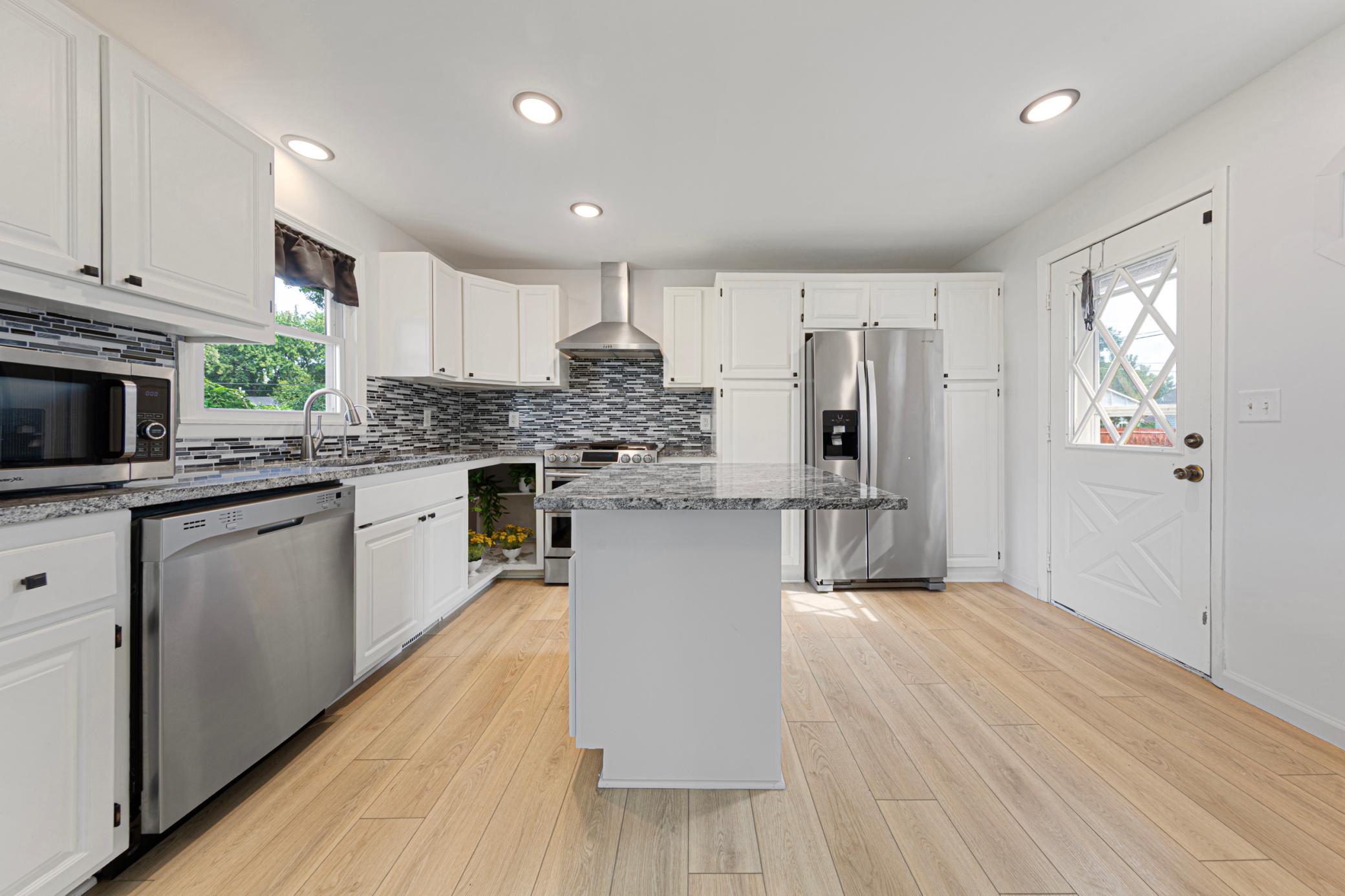 22 kitchen.jpg