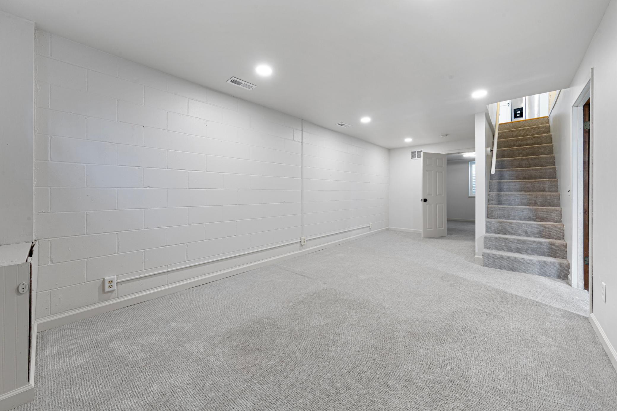 31 family room_lower.jpg