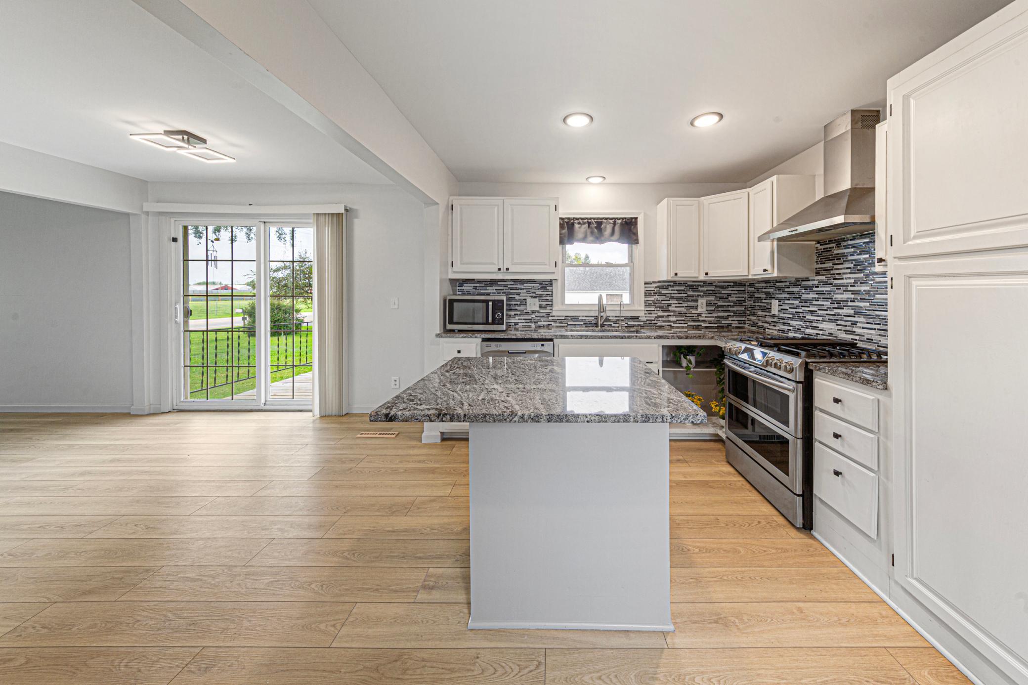 17 kitchen.jpg