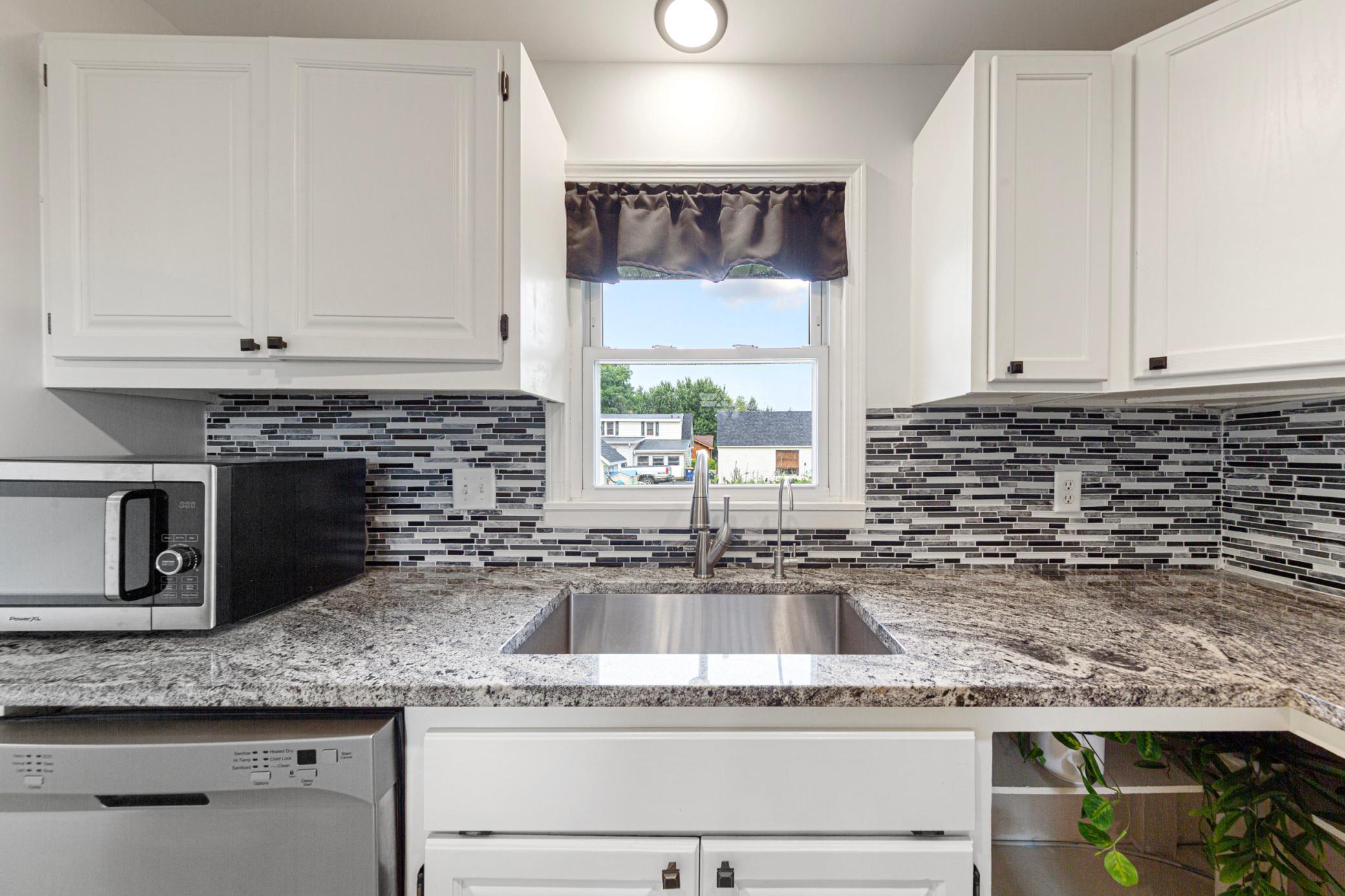21 kitchen.jpg