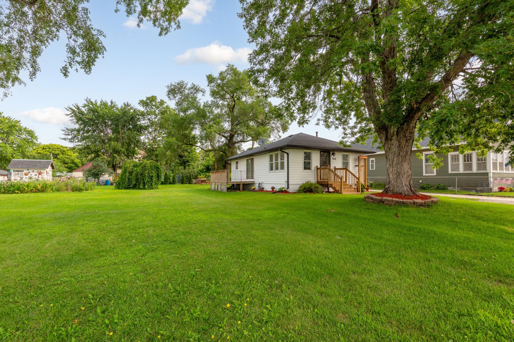 1 front_yard.jpg