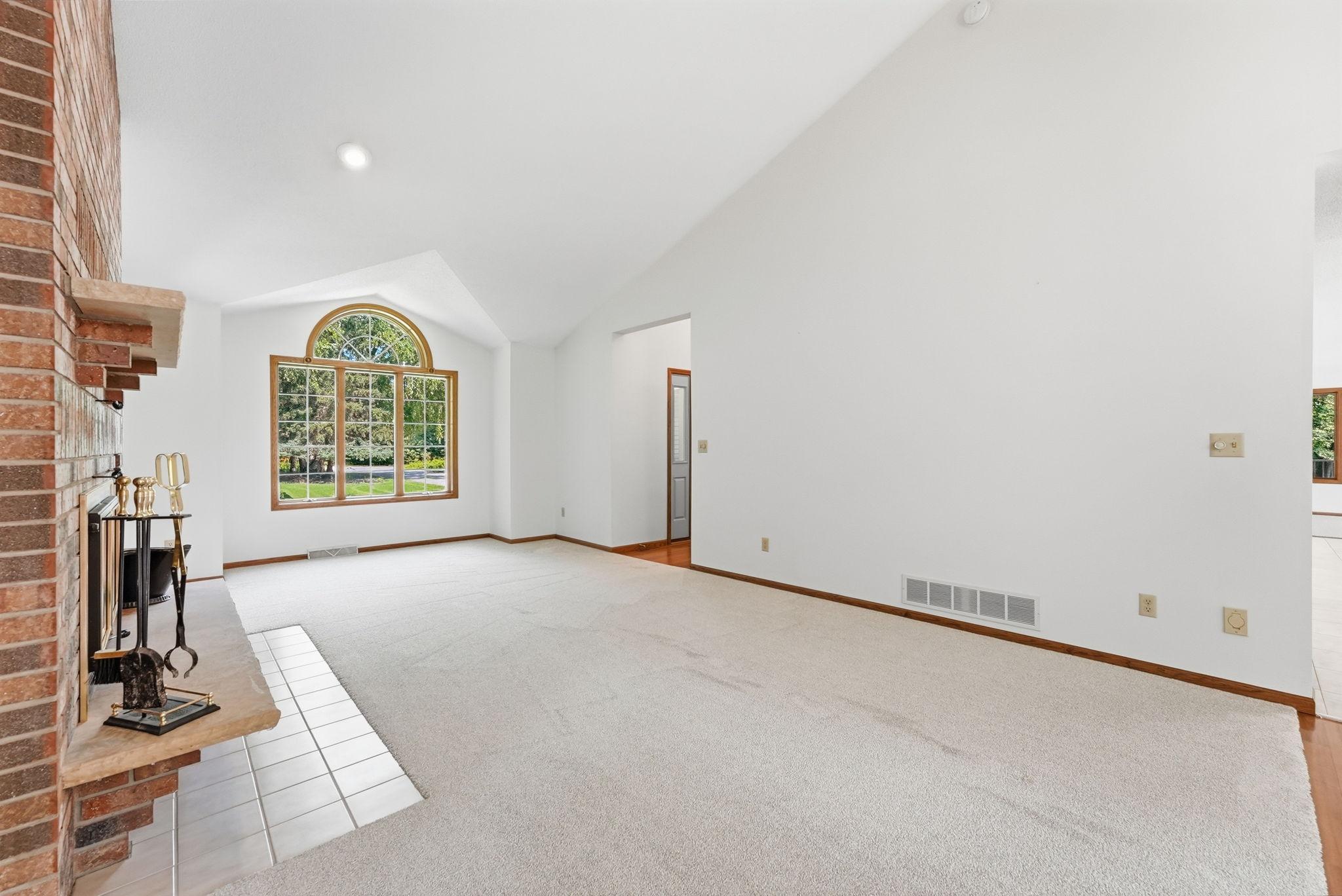 Natural light flooding into this expansive room.