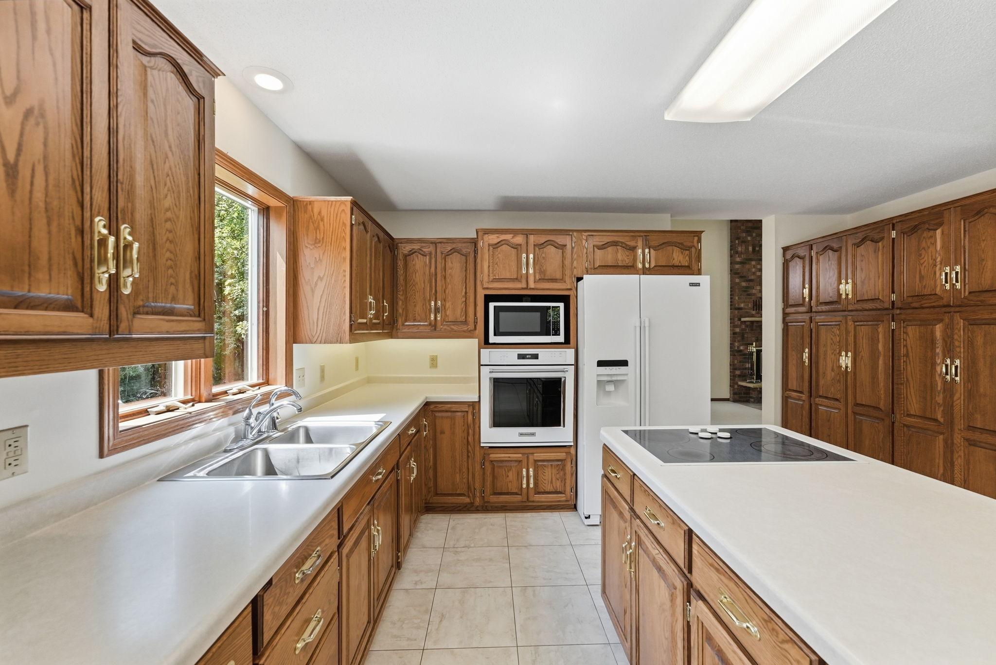 Ample cabinetry for all your culinary needs and a new microwave in 2010.