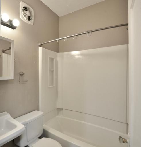 910 7th Street N, Fargo, ND 58102