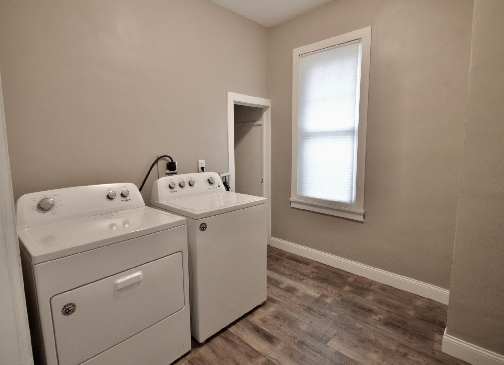 Main flr laundry potential bedroom
