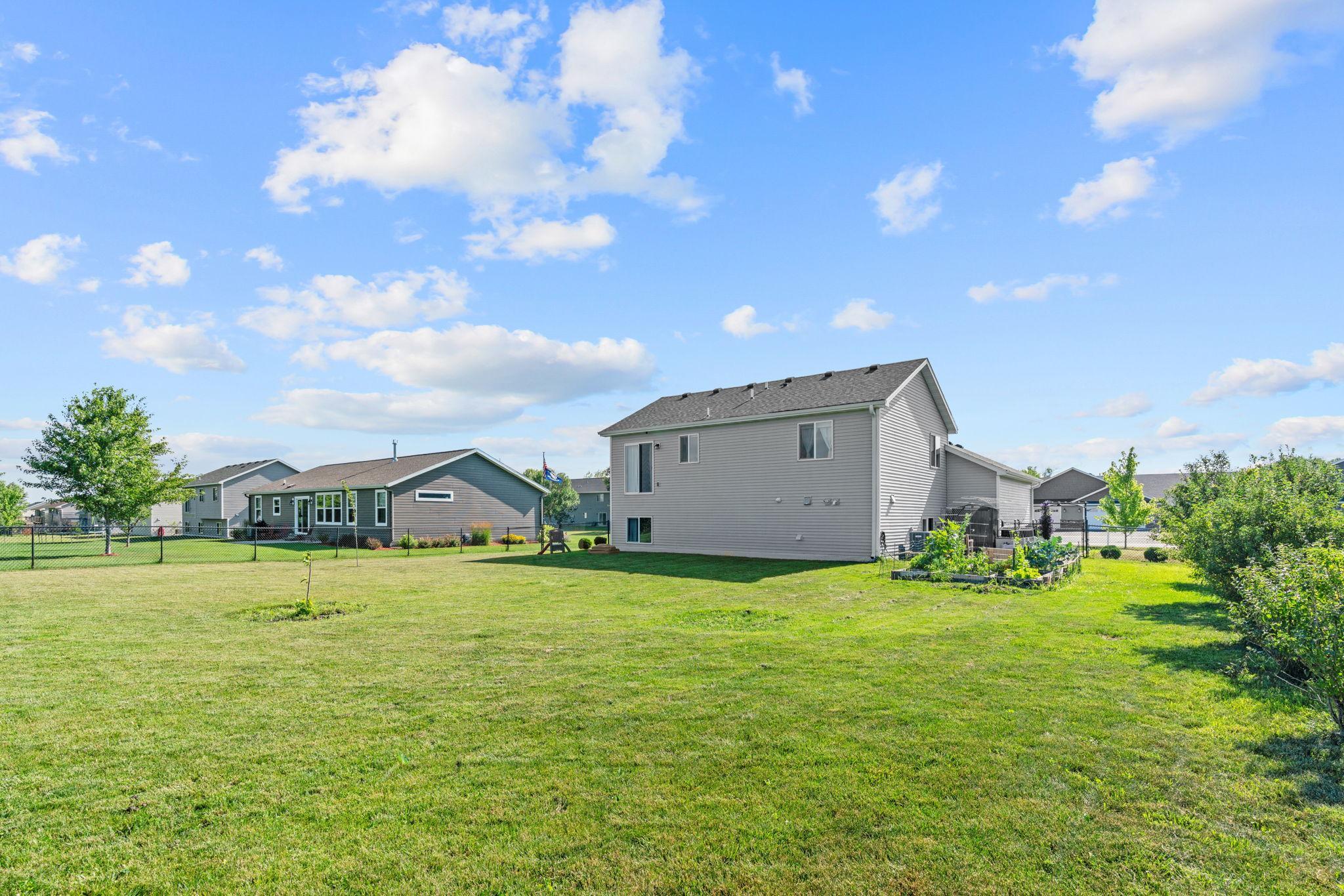7-web-or-mls-371 Cedar Ave N-7.jpg