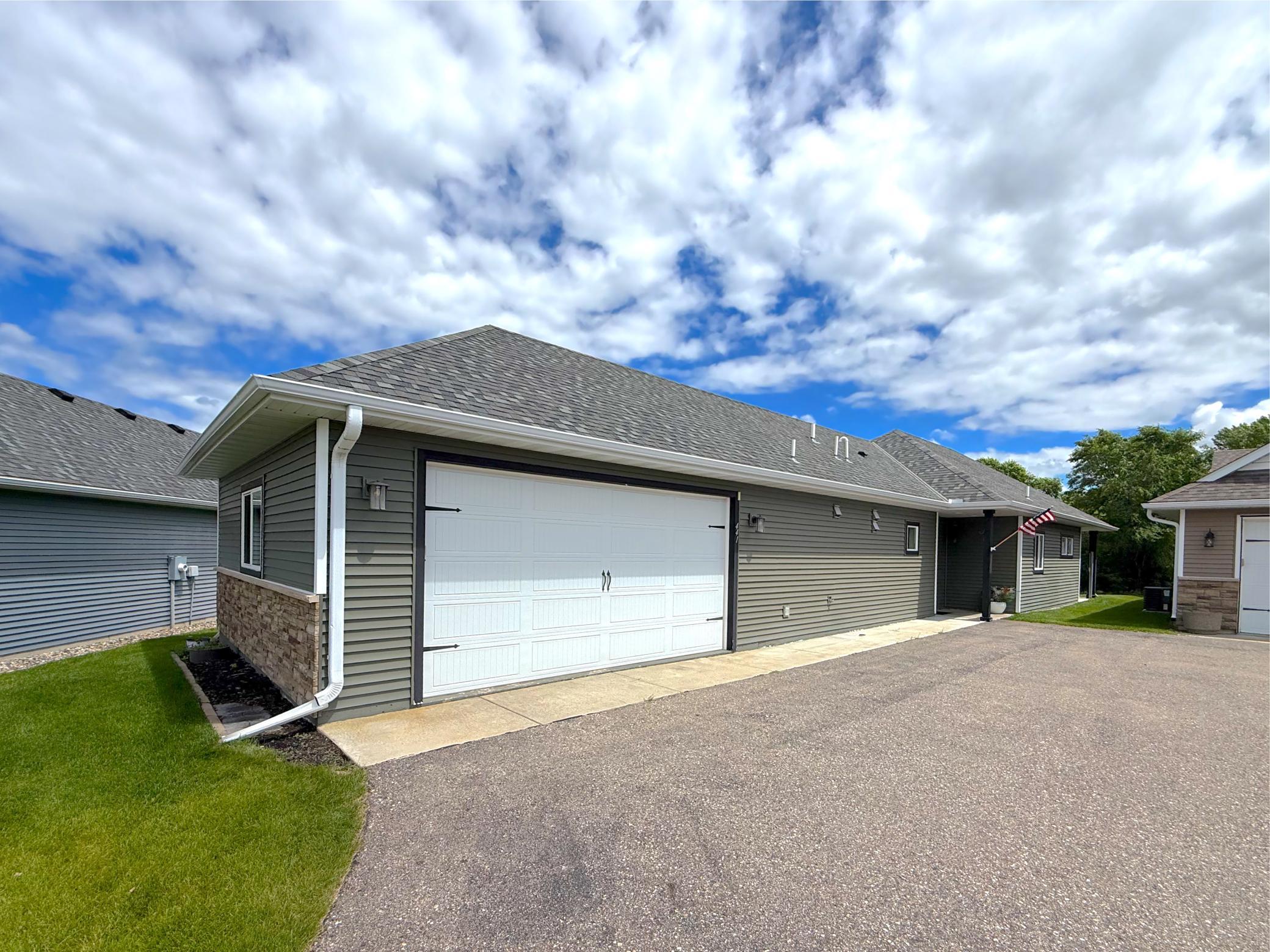 Welcome to Pintail Ponds, where comfortable one-level living meets low maintenance convenience.