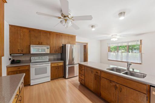 Lots of counter and work space in the kitchen