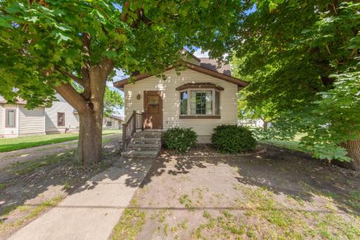 112 4th Street S, Gaylord, MN 55334