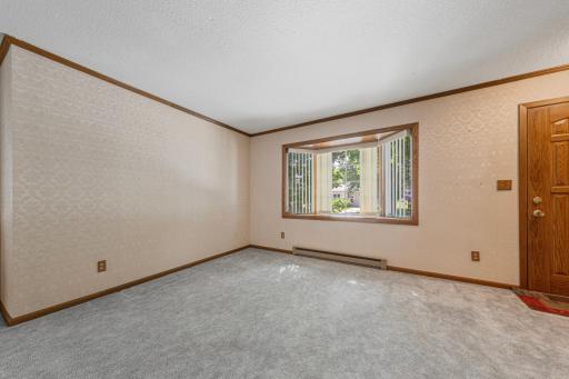 112 4th Street S, Gaylord, MN 55334
