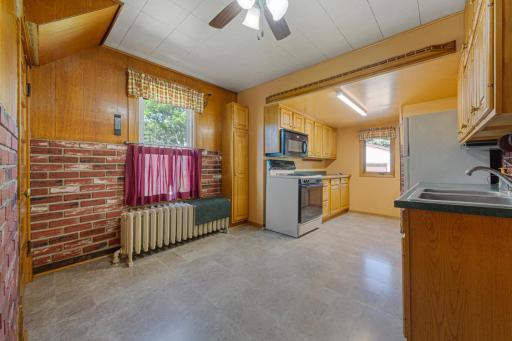 112 4th Street S, Gaylord, MN 55334