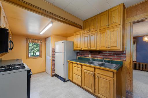 112 4th Street S, Gaylord, MN 55334