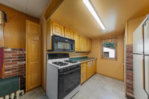 112 4th Street S, Gaylord, MN 55334