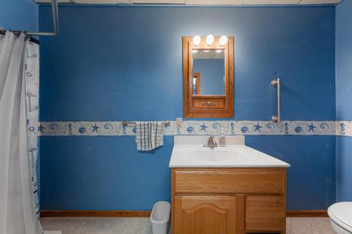 112 4th Street S, Gaylord, MN 55334