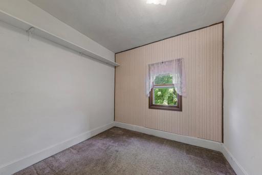 112 4th Street S, Gaylord, MN 55334