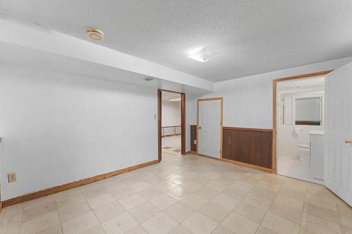 557 Cheri Lane NE, Minneapolis, MN 55421