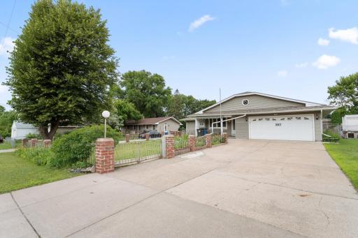 557 Cheri Lane NE, Minneapolis, MN 55421