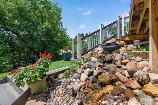 Waterfall feature for relaxation and peaceful retreat