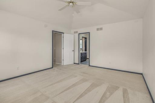5501 Golfview Avenue N, Oakdale, MN 55128