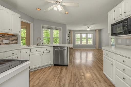 5501 Golfview Avenue N, Oakdale, MN 55128