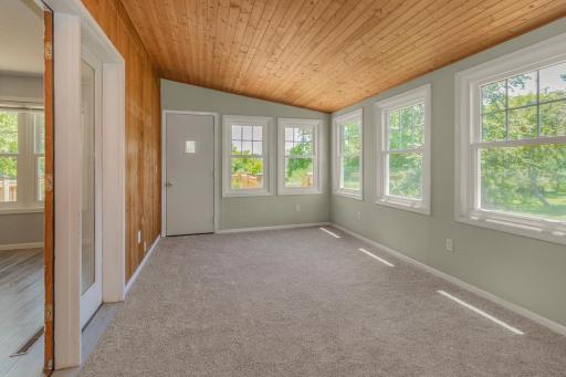 5501 Golfview Avenue N, Oakdale, MN 55128