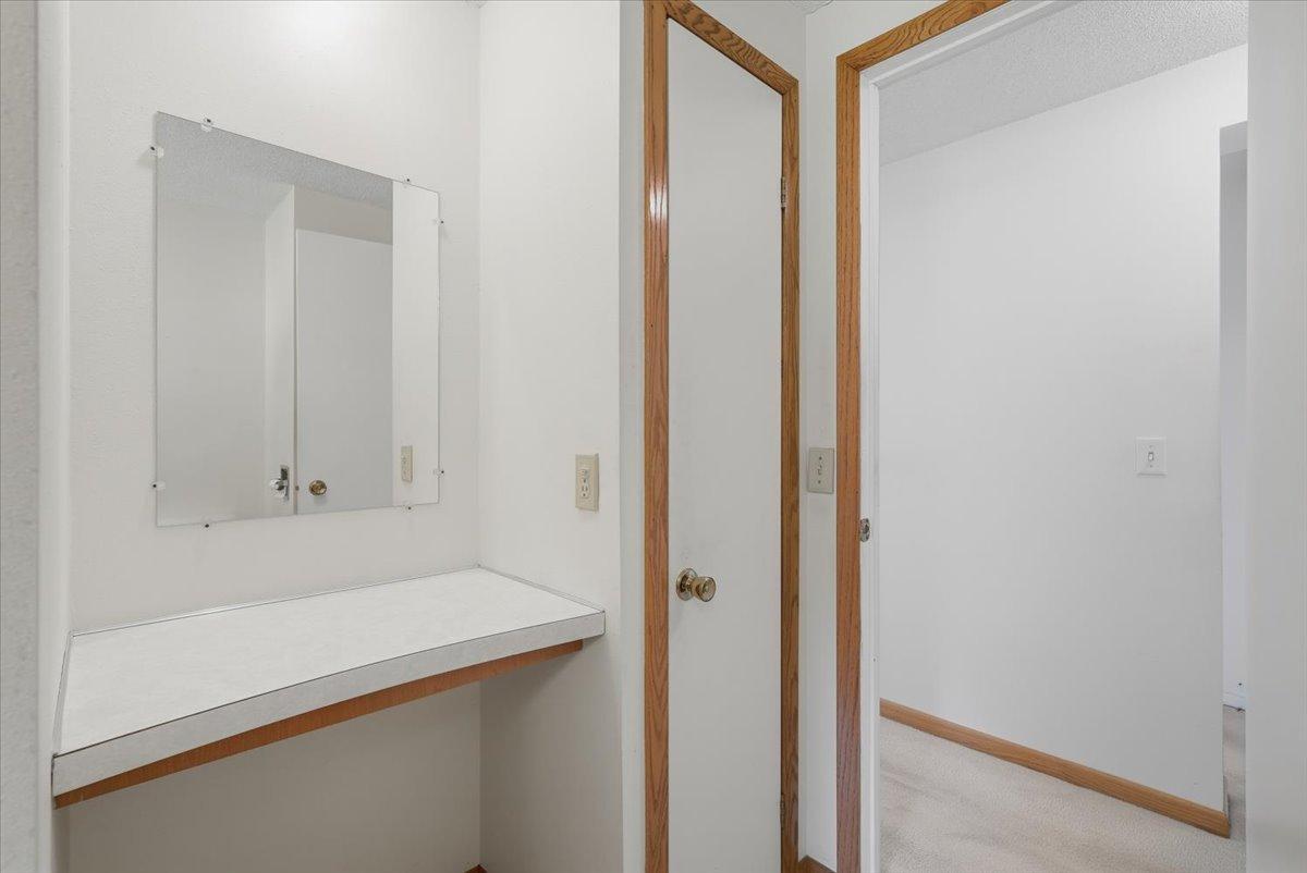 17-Bathroom 2.jpg