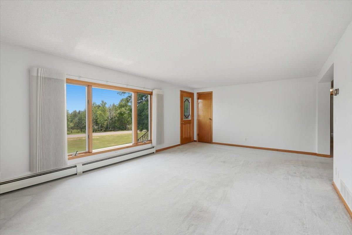 06-Living Room.jpg
