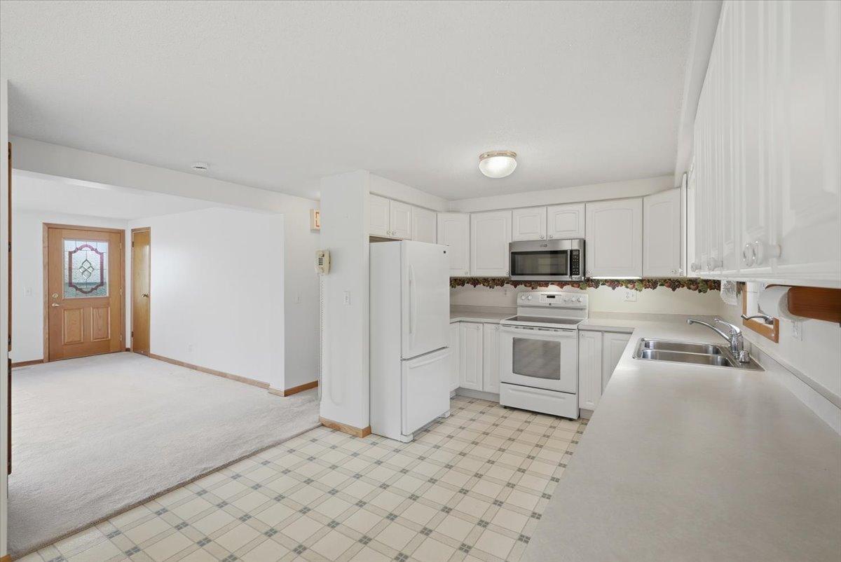 09-Kitchen.jpg
