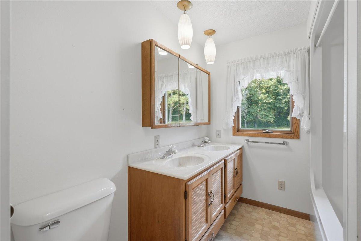 16-Bathroom 1.jpg
