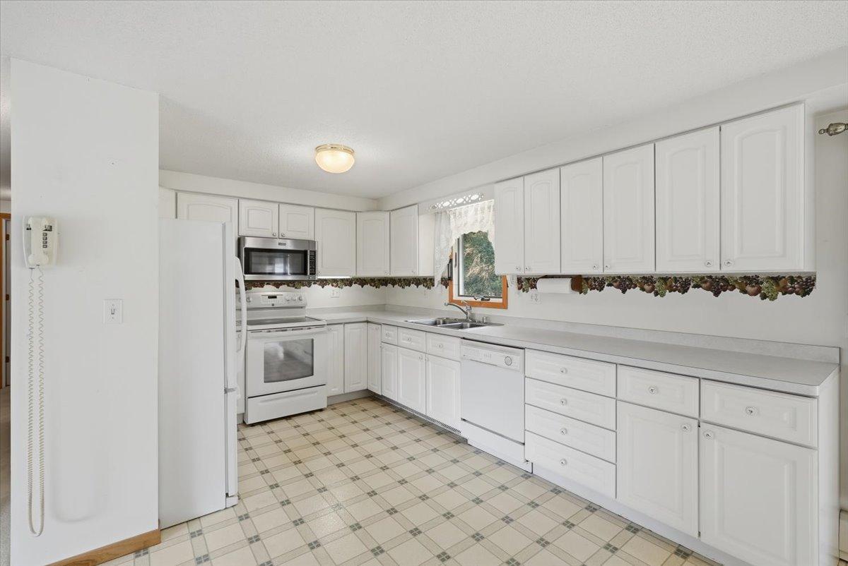 08-Kitchen.jpg
