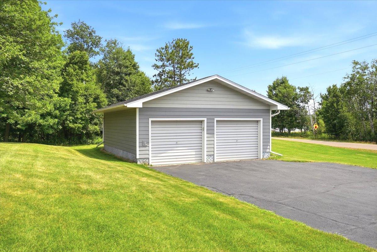 22-Detached Garage.jpg
