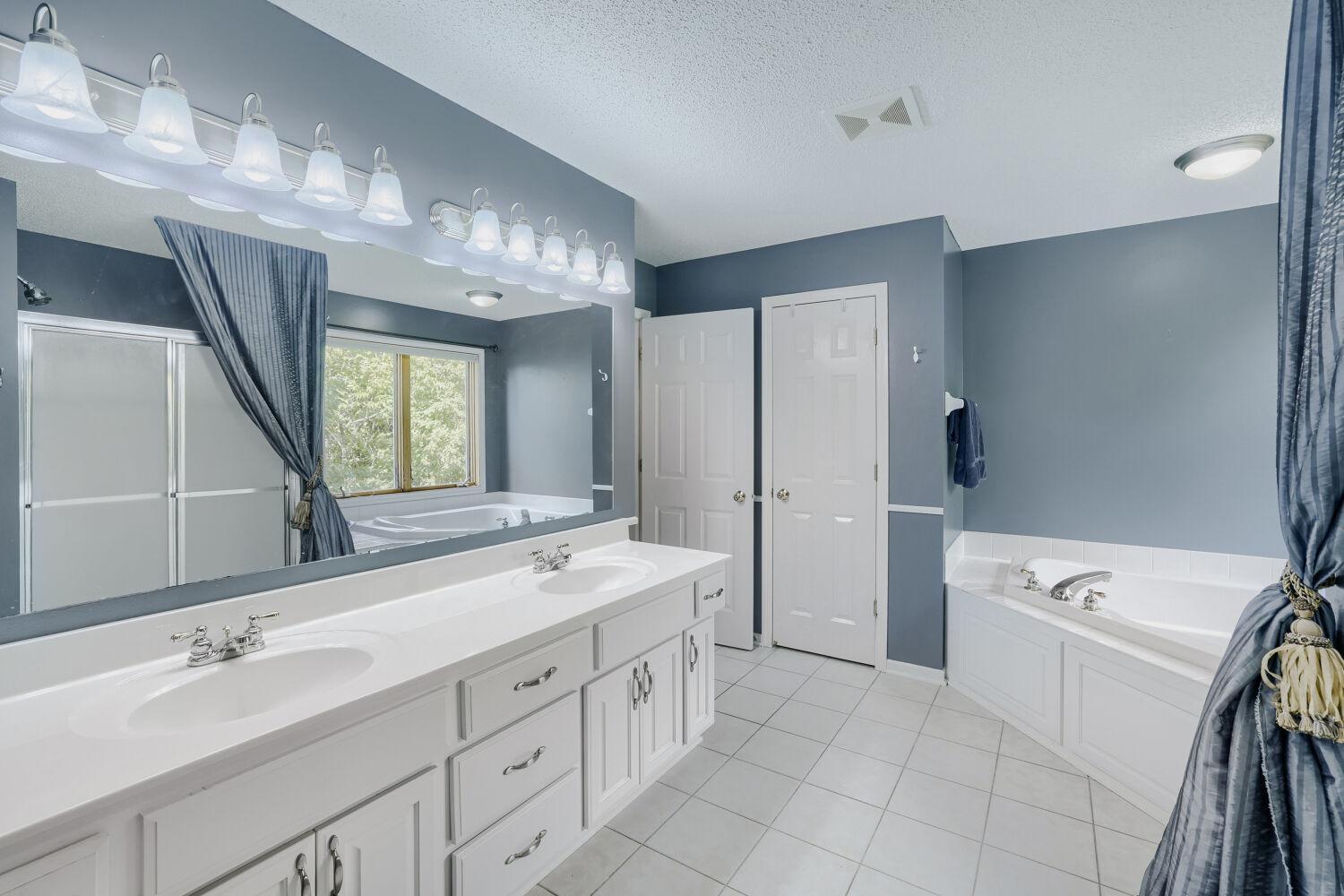 17285 Wilderness Trail SE - Web Quality - 024 - 24 Primary Bathroom.jpg