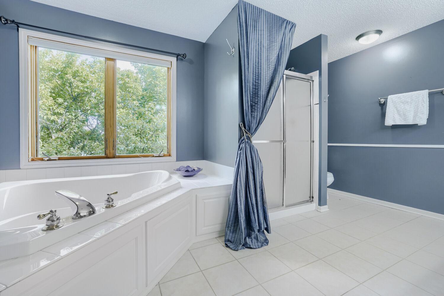 17285 Wilderness Trail SE - Web Quality - 023 - 23 Primary Bathroom.jpg