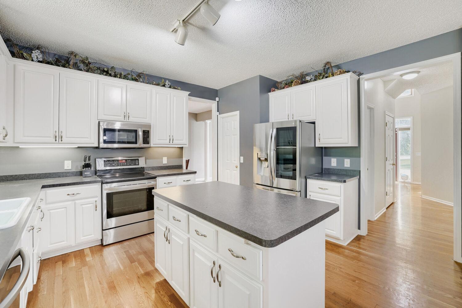17285 Wilderness Trail SE - Web Quality - 015 - 15 Kitchen.jpg