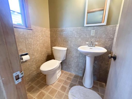 1010 S Shore Drive, Worthington, MN 56187