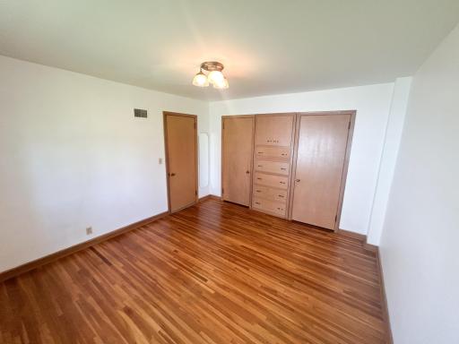 1010 S Shore Drive, Worthington, MN 56187