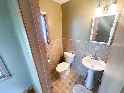 1010 S Shore Drive, Worthington, MN 56187