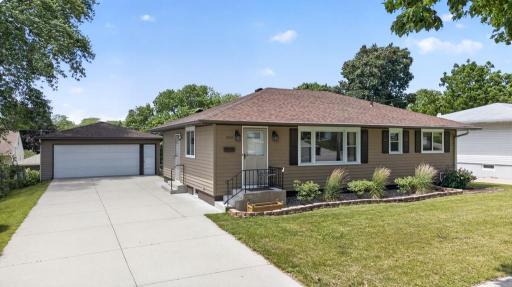 1525 11th Avenue NE, Rochester, MN 55906