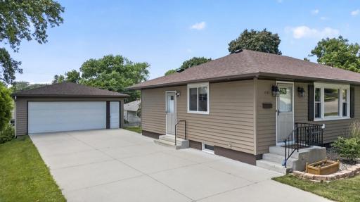 1525 11th Avenue NE, Rochester, MN 55906