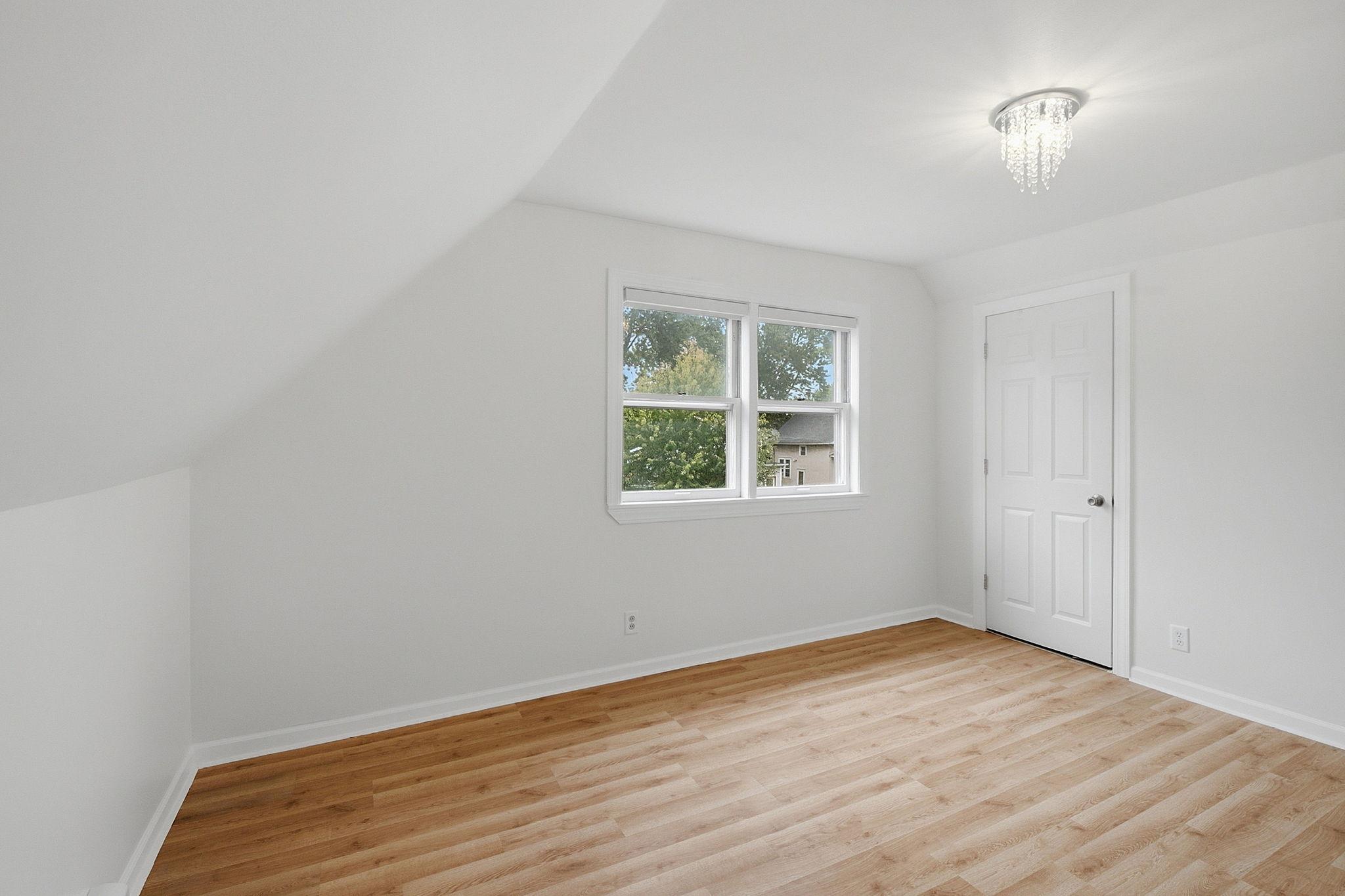 52-web-or-mls-234_E_Sidney_St_St_Paul_MN_9344.jpg