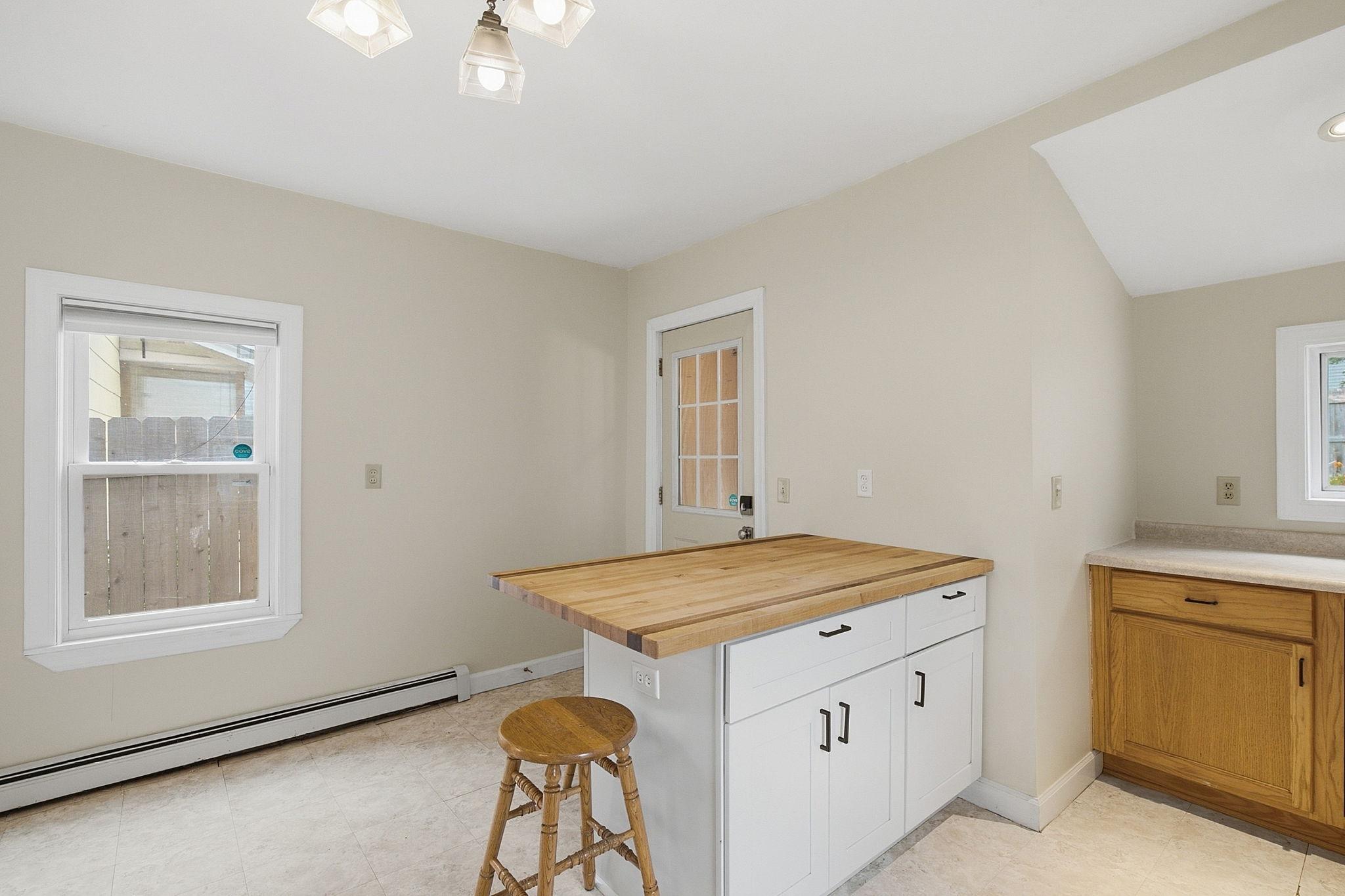 42-web-or-mls-234_E_Sidney_St_St_Paul_MN_9294.jpg