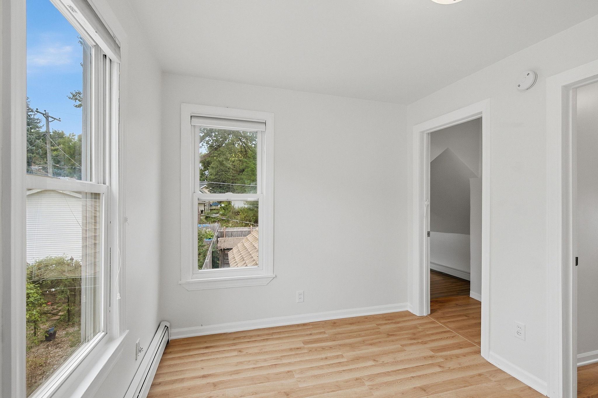 44-web-or-mls-234_E_Sidney_St_St_Paul_MN_9304.jpg
