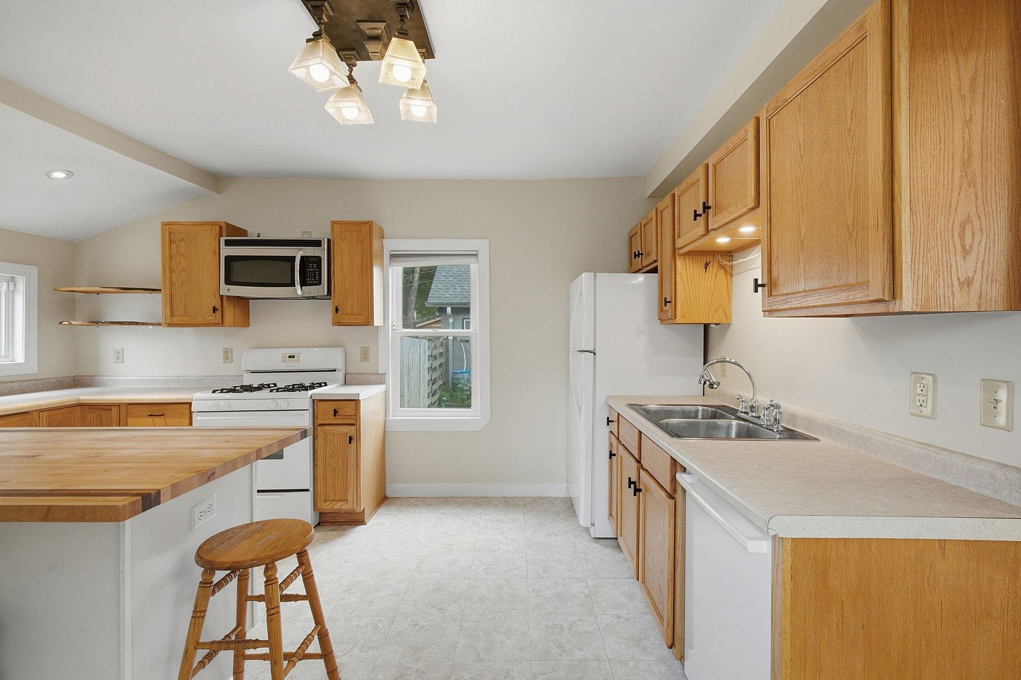39-web-or-mls-234_E_Sidney_St_St_Paul_MN_9279.jpg